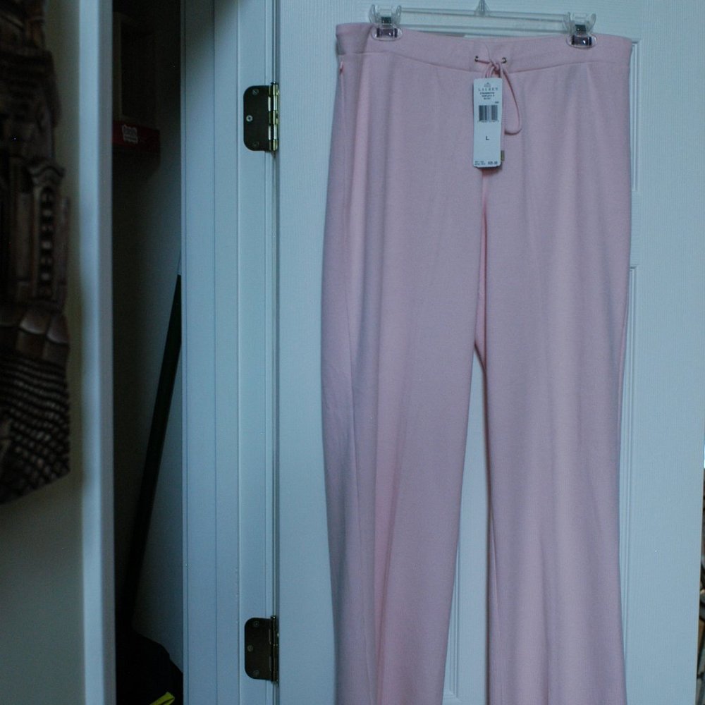 New with tags Ralph Lauren blush cotton pants size large.